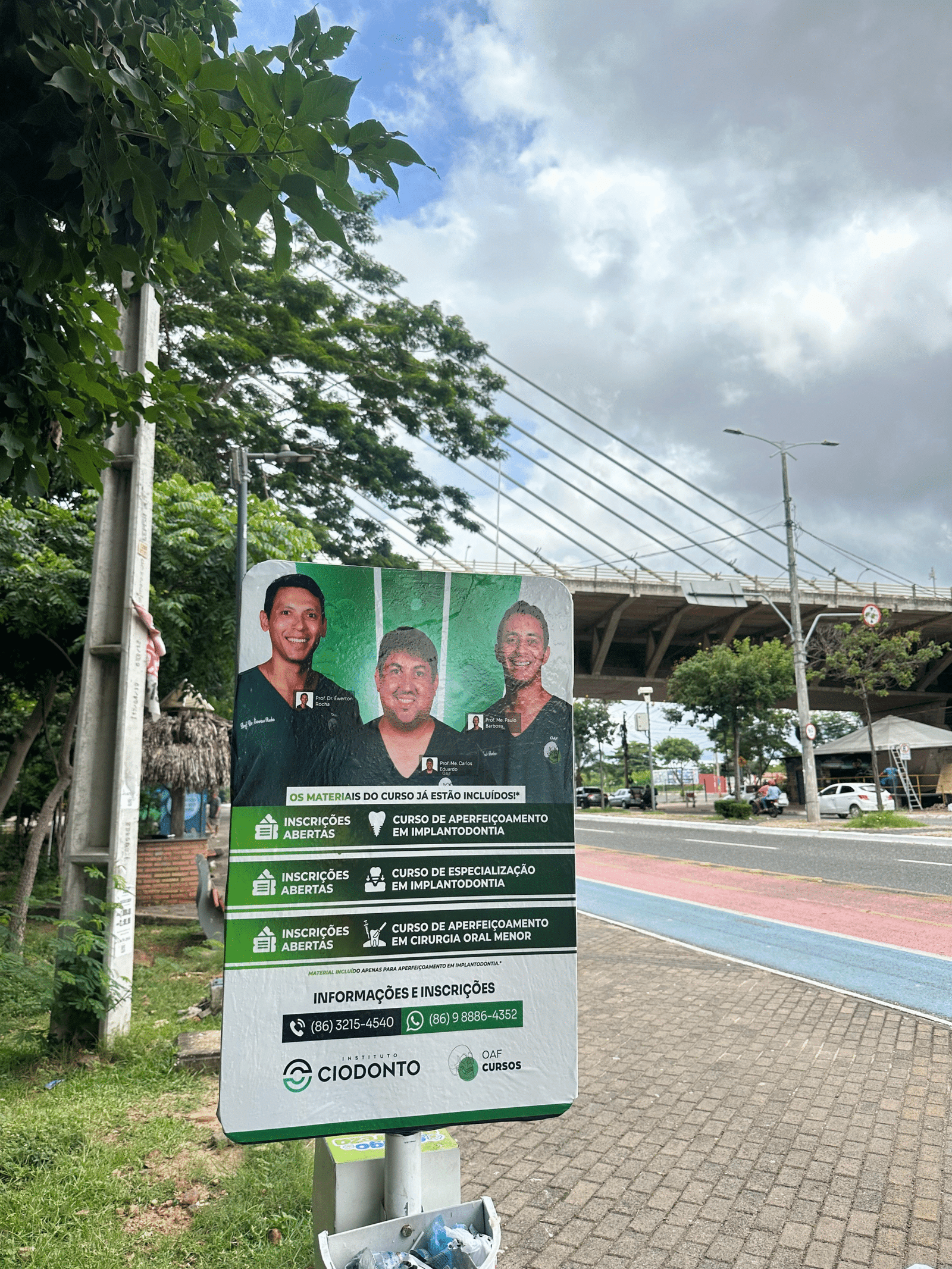 Totens Publicitários Palmer Outdoor